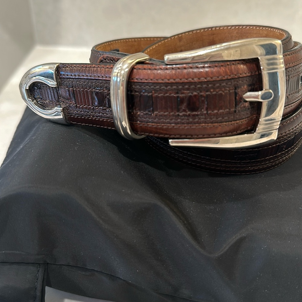 Mezlan Men's Genuine Crocodile Belt. Beautifully designed and looks new.